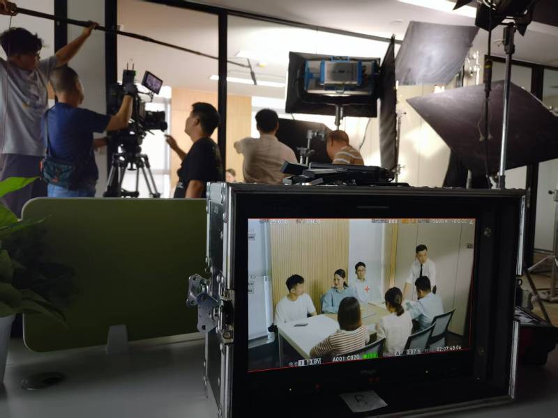 赛罕区TVC拍摄公司：科技产品视觉化大师，诠释未来感与功能美学